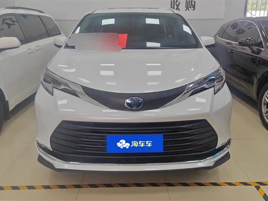 Toyota Sienna 2021 2.5L Hybrid Comfort Edition фото 2