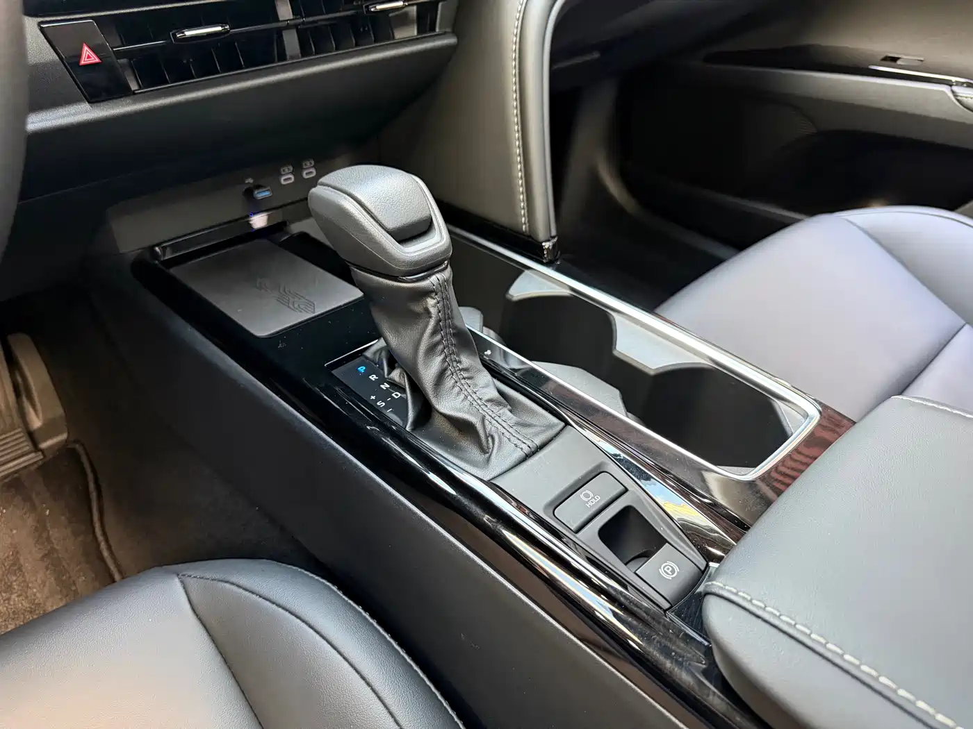 Toyota Camry 2024 Hybrid 2.0HE Elite Edition фото 10