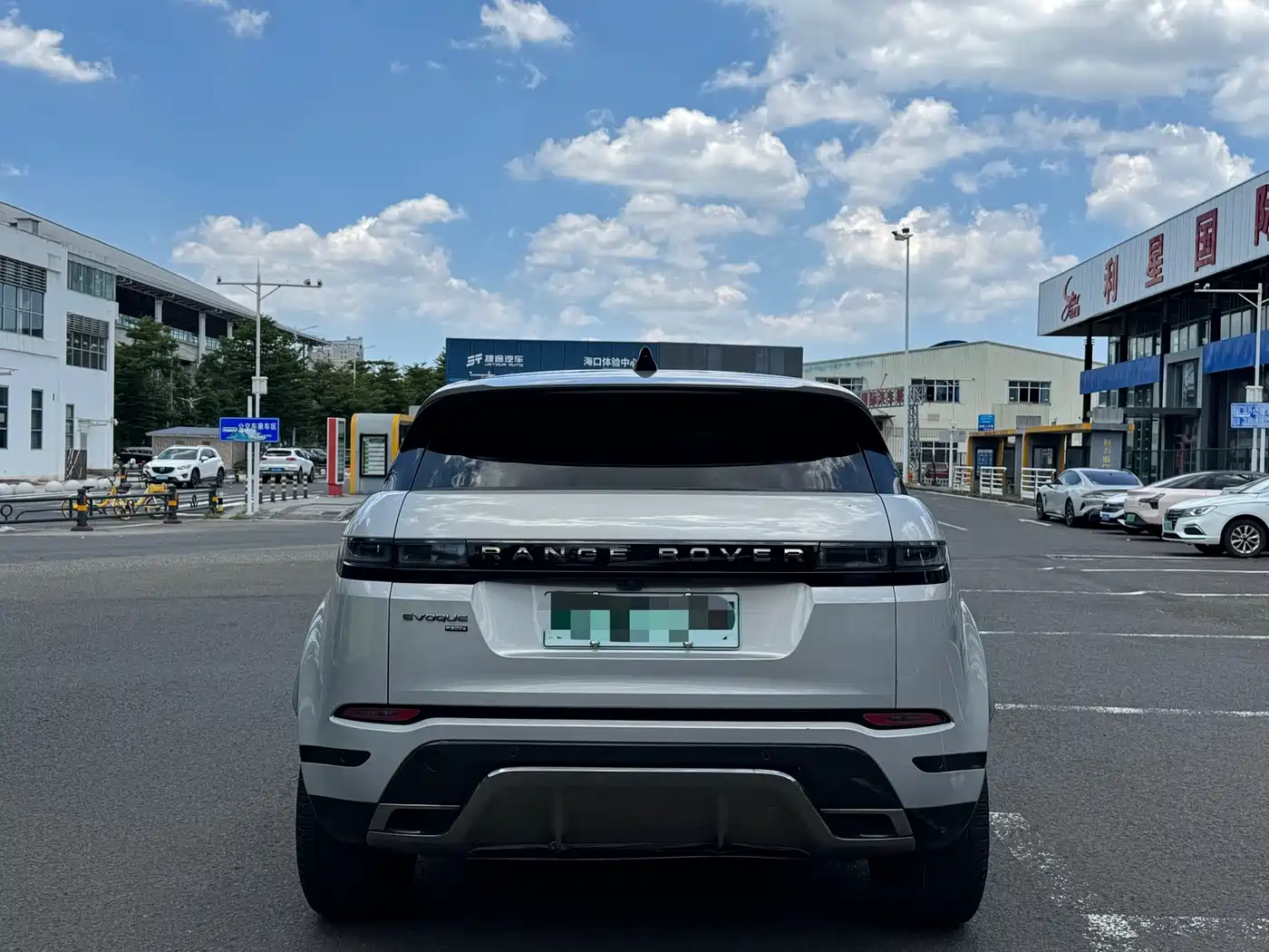 Land Rover Range Rover Evoque New Energy 2022 Range Rover Evoque L P300e Plug-in Hybrid фото 9