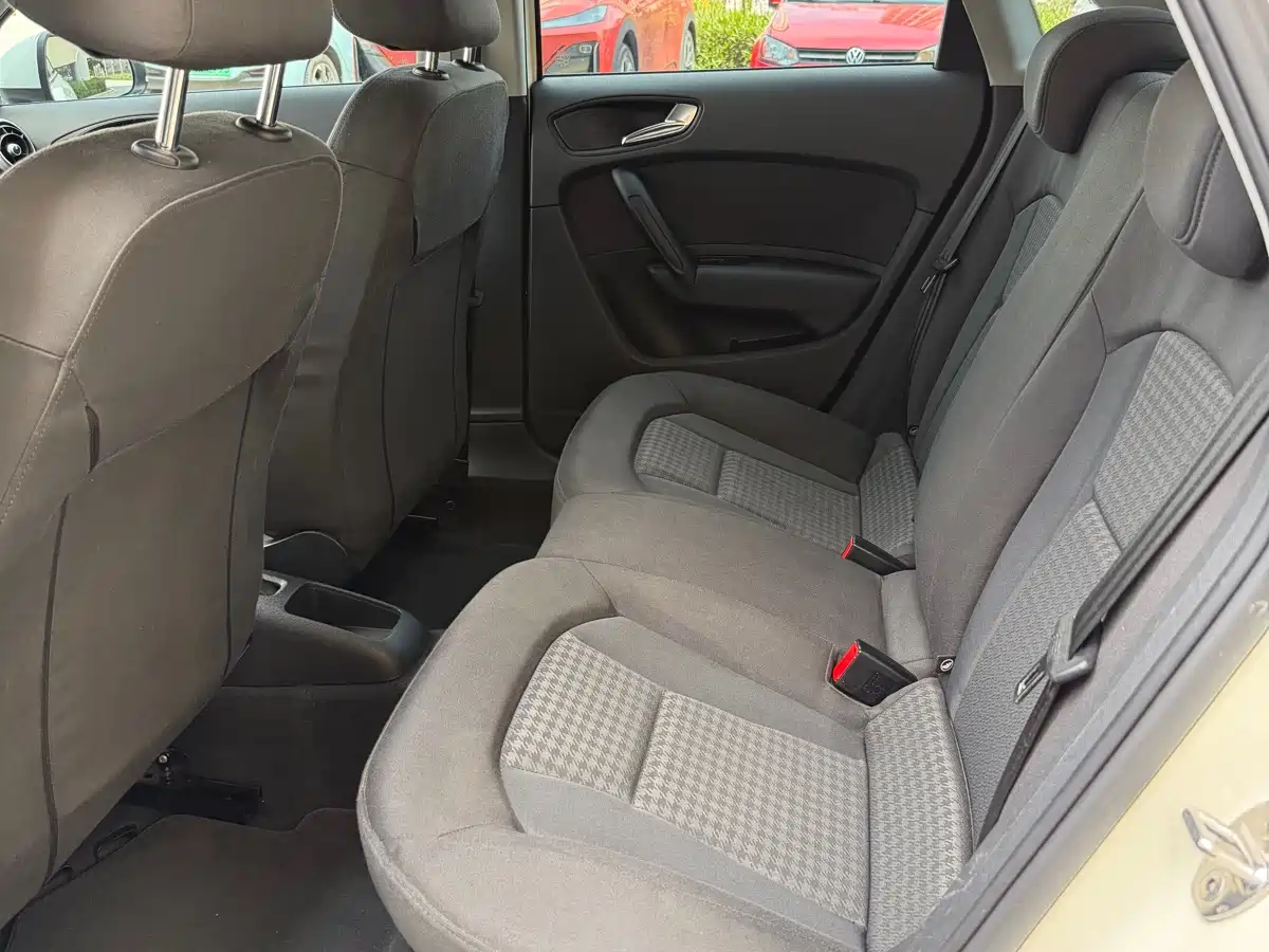 Audi A1 2013 Model 30 TFSI Sportback Urban фото 5