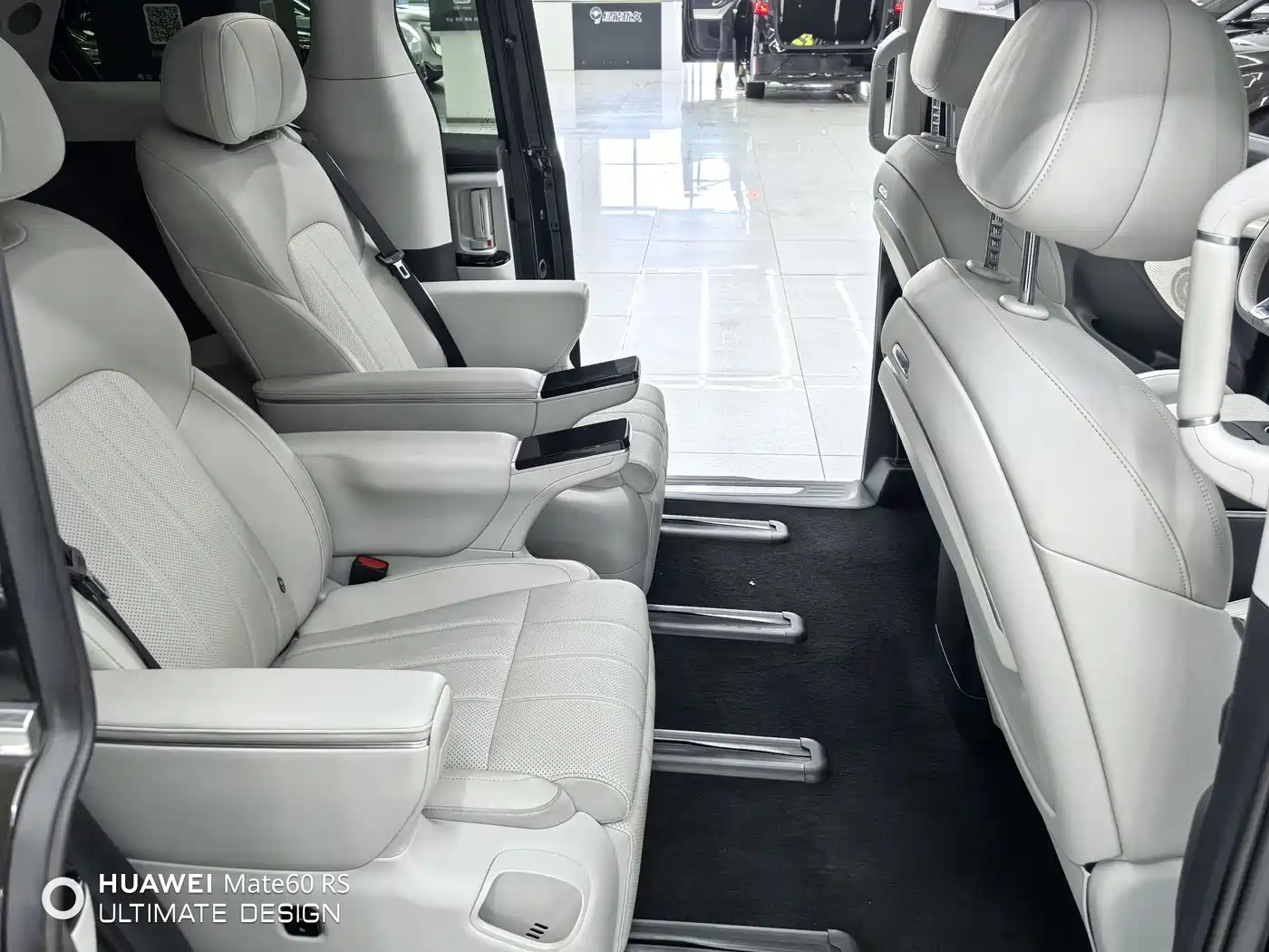 Voyah Auto Voyah Dreamer 2025 PHEV 4WD Kunpeng Premium Edition фото 16