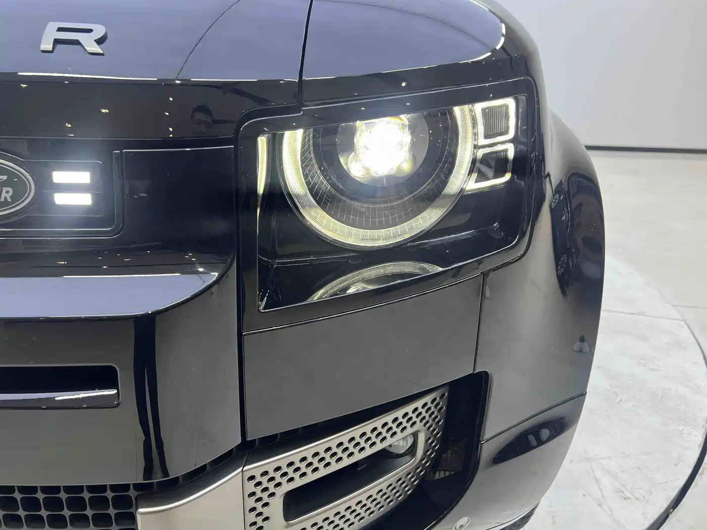 Land Rover Defender 2024 110 3.0T P400 X-DYNAMIC HSE фото 3