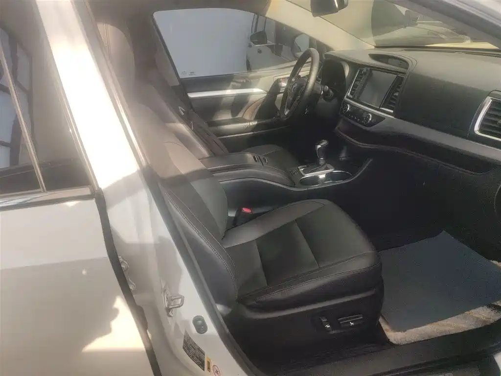 Toyota Highlander 2017 2.0T 4WD Premium 7-Seater фото 24