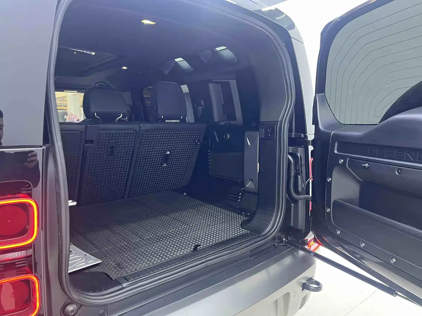 Land Rover Defender 2024 110 3.0T P400 X-DYNAMIC HSE фото 11