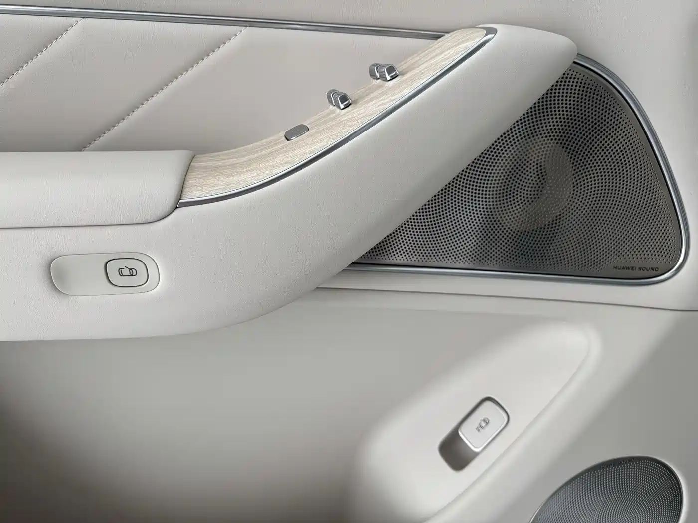 AITO Wenjie AITO M8 2025 Range Extender Max+ Edition 53.4kWh 5-seater фото 16