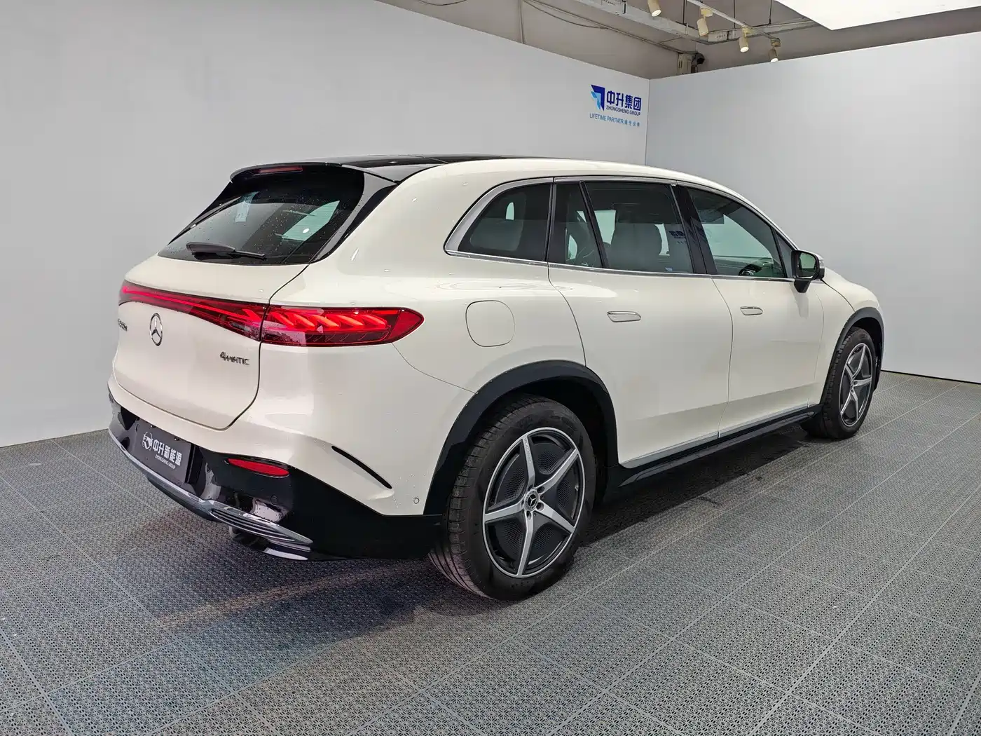 Mercedes-Benz EQS SUV 2023 450 4MATIC Pioneer Edition фото 6