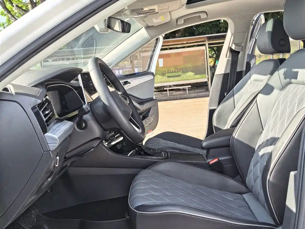 Volkswagen Sagitar 2023 300TSI DSG Surpassing Edition фото 6