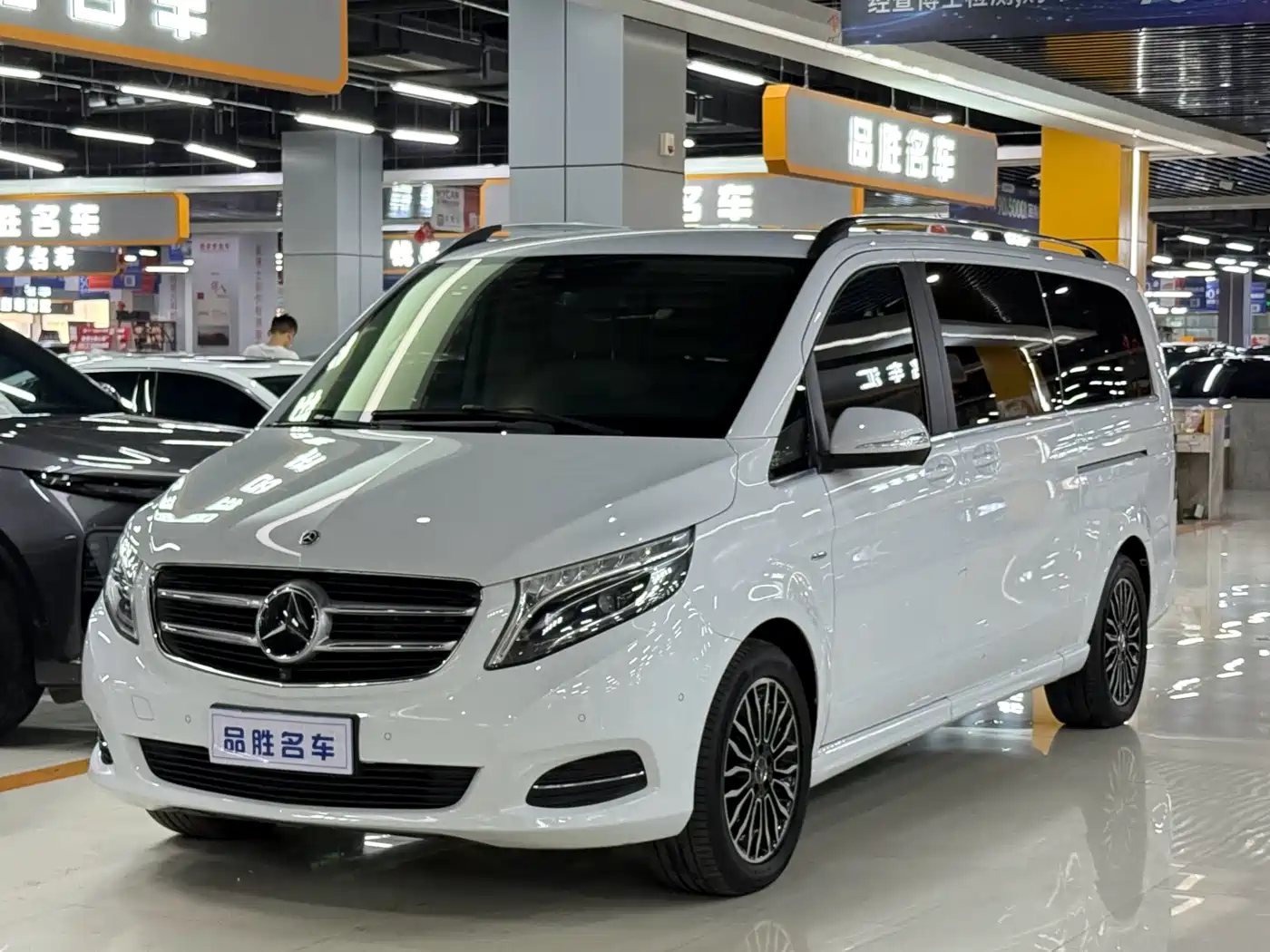Mercedes-Benz V-Class 2017 Model V 260 L Premium Extended Edition