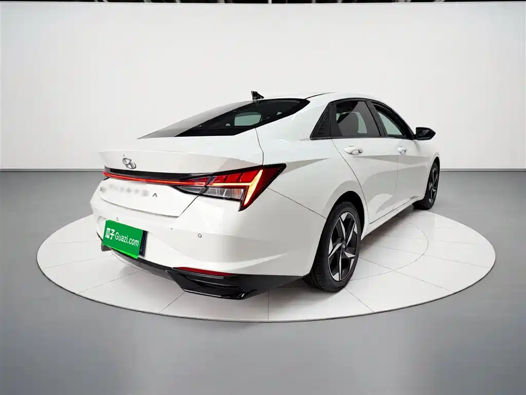 Hyundai Elantra 2022 1.5L CVT GLX Elite Edition фото 7