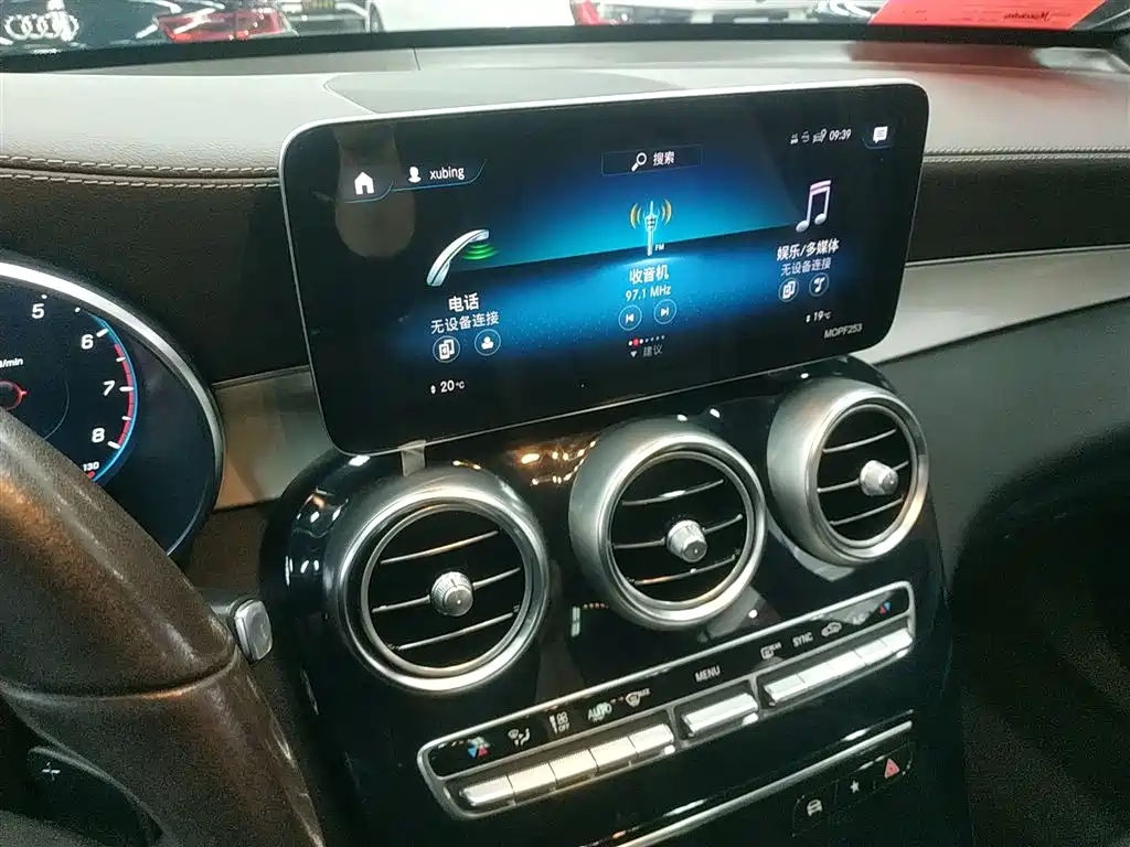 MERCEDES-BENZ GLC
