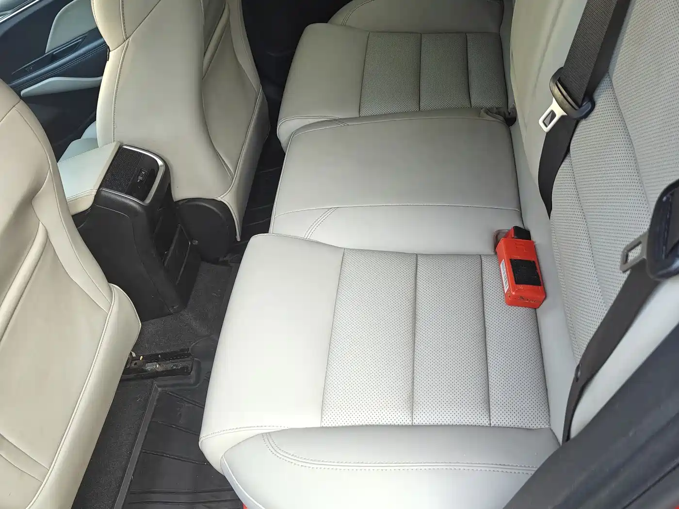 Фото 4 - Geely Binrui