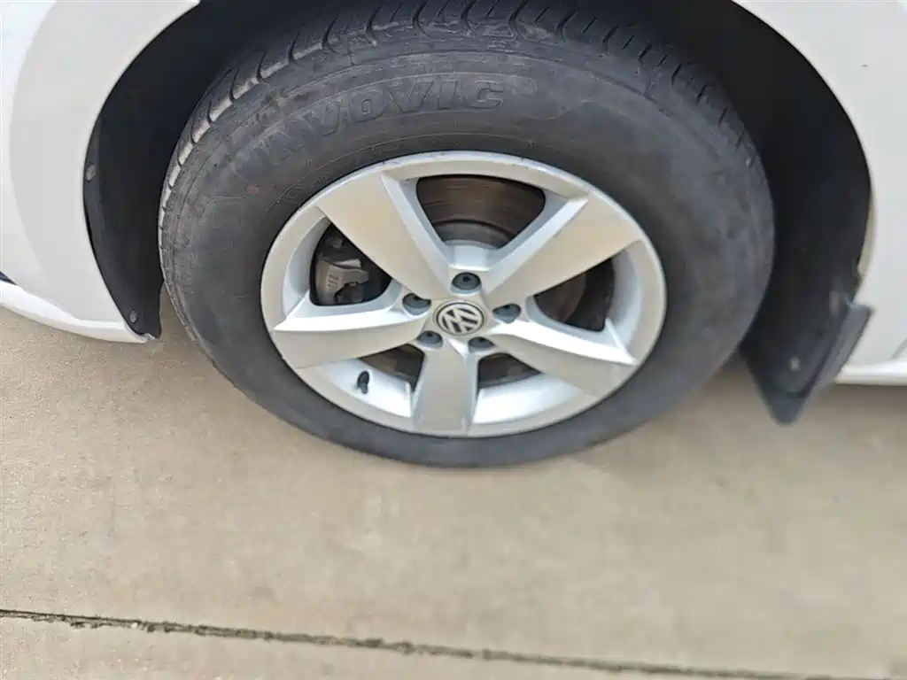 Volkswagen Lavida 2015 1.6L Automatic Trend Edition фото 23