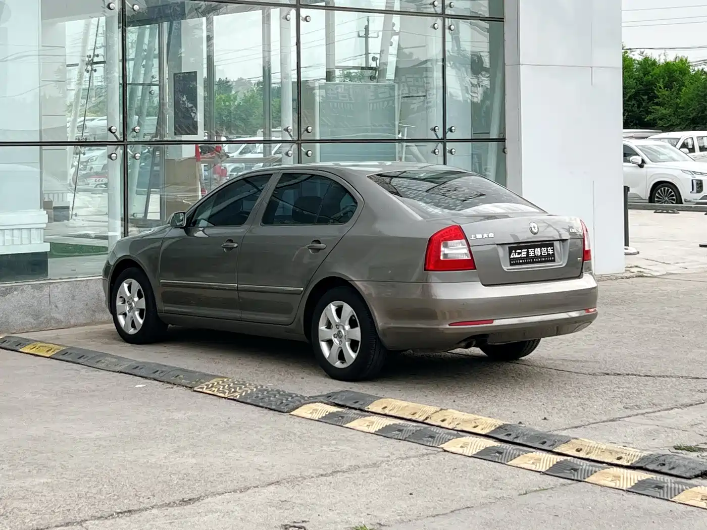 Škoda Octavia 2010 Model 1.8TSI DSG Elegance Edition фото 6