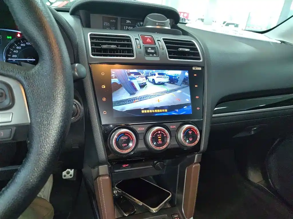 Subaru Forester 2016 2.5i Prestige Navigation Edition фото 9
