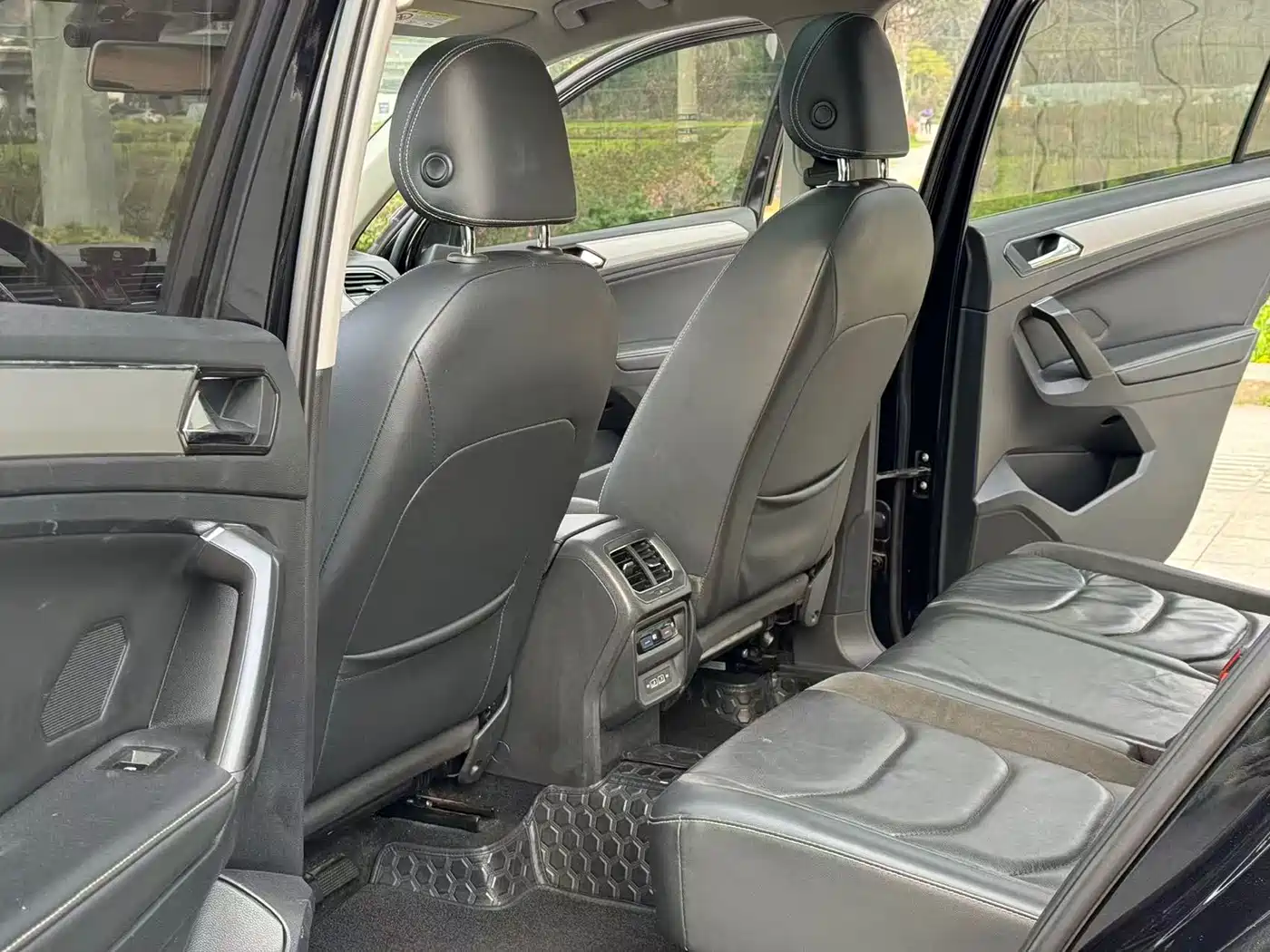 Volkswagen Tiguan L 2019 330TSI Automatic 2WD Panorama Comfort Edition China VI фото 8