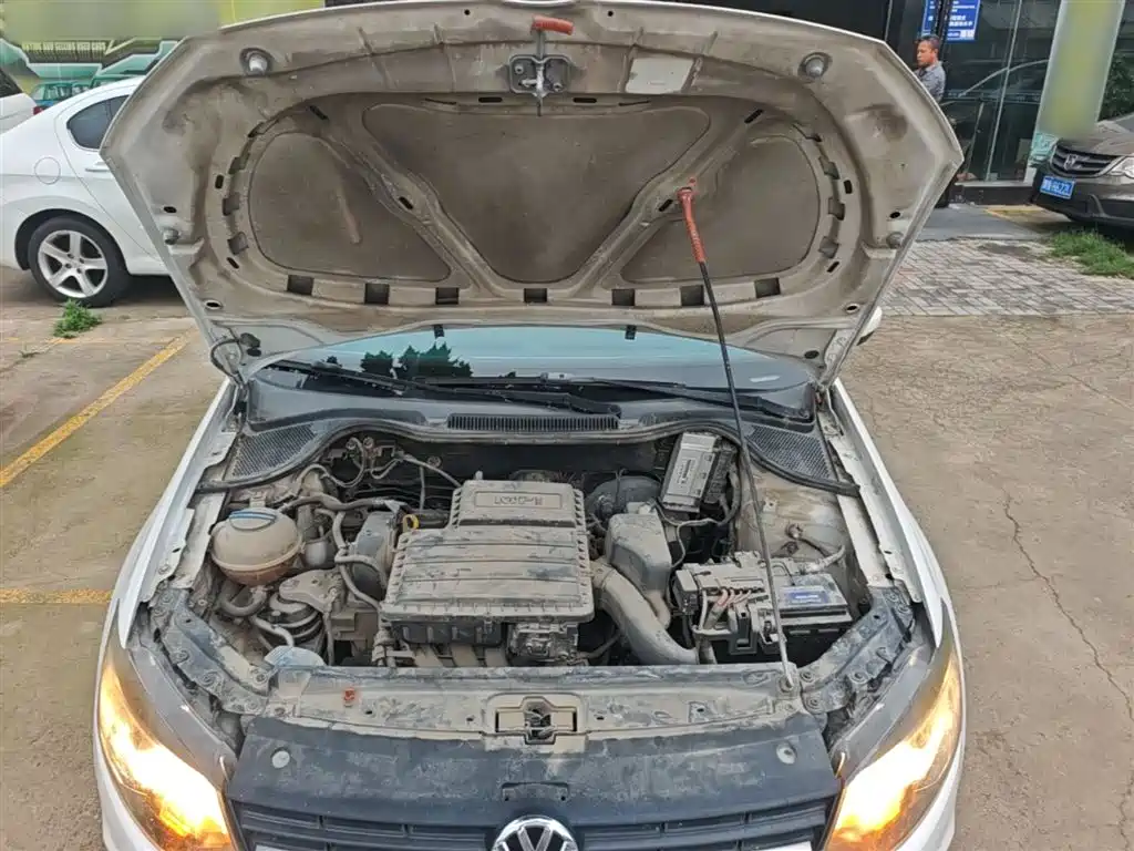 Volkswagen Polo 2014 1.4L Manual Trend Edition фото 20