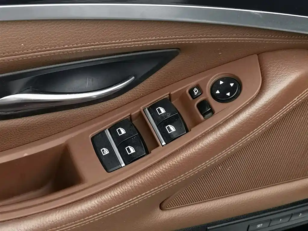 BMW 5 Series 2017 520Li Classic Edition фото 9
