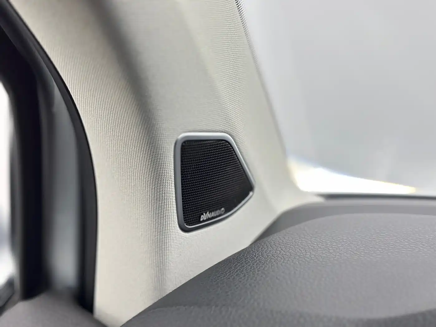 Volkswagen Multivan 2018 2.0TSI 4WD Leisure Edition 7-Seater фото 31