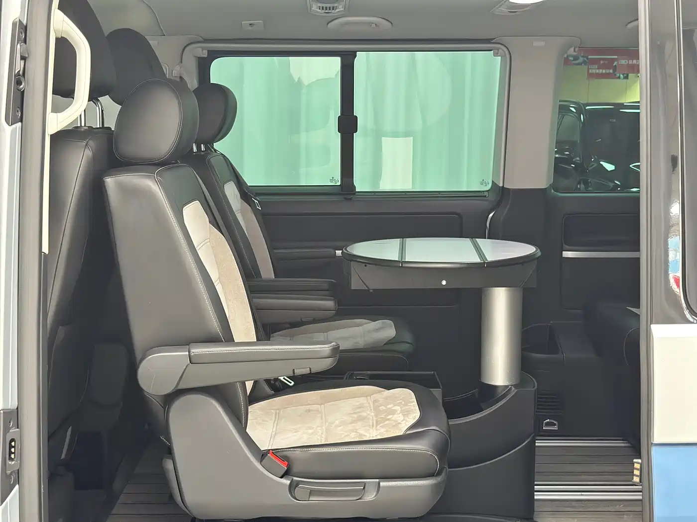 Volkswagen Multivan 2018 2.0TSI 4WD Leisure Edition 7-Seater фото 33