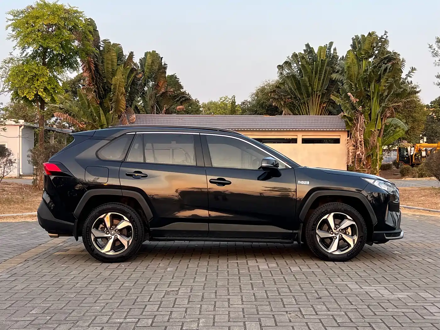 Toyota RAV4 Rongfang Dual Engine E+ 2022 2.5L 2WD Elite Pro фото 4