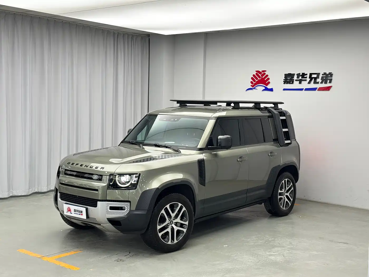 Land Rover Defender 2023 Model 110 3.0T P400 Dark Special Edition фото 2