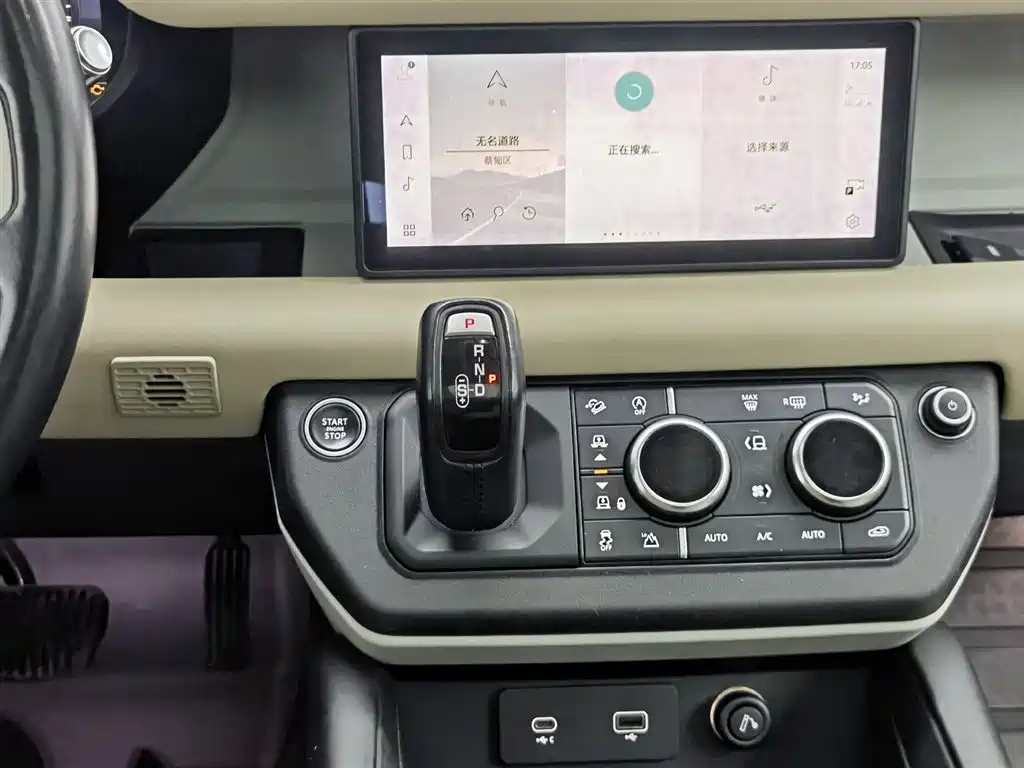 Land Rover Defender 2020 Model 110 P400 SE фото 13