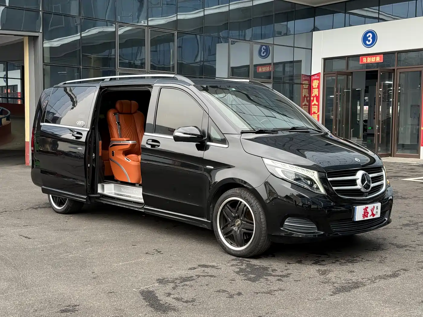 Mercedes-Benz V-Class 2018 V 260 L Premium Long Wheelbase Edition China VI фото 3