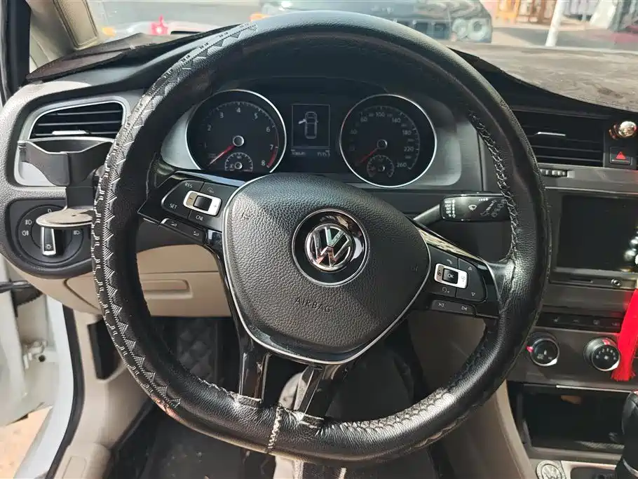 Volkswagen Golf 2015 1.4TSI Automatic Luxury фото 15