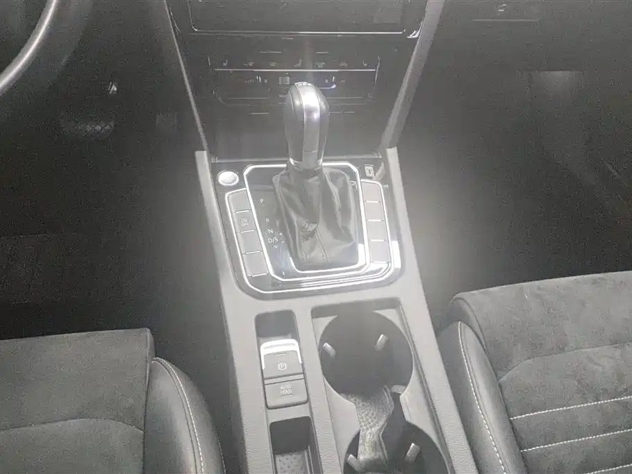 Volkswagen Magotan 2020 330TSI DSG Luxury фото 16