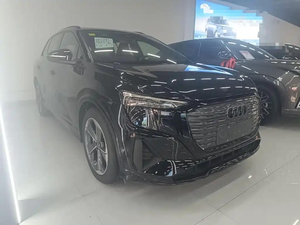 Фото 4 - Audi Q5 e-tron