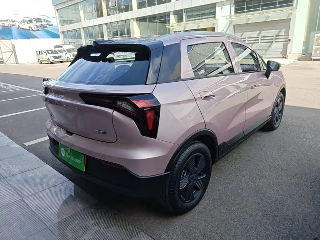 Фото 7 - Geely Geometry E Firefly