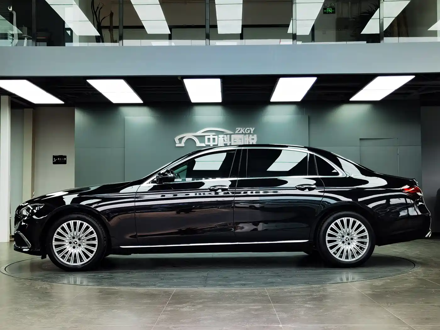 Mercedes-Benz E-Class 2021 E 300 L Premium фото 3