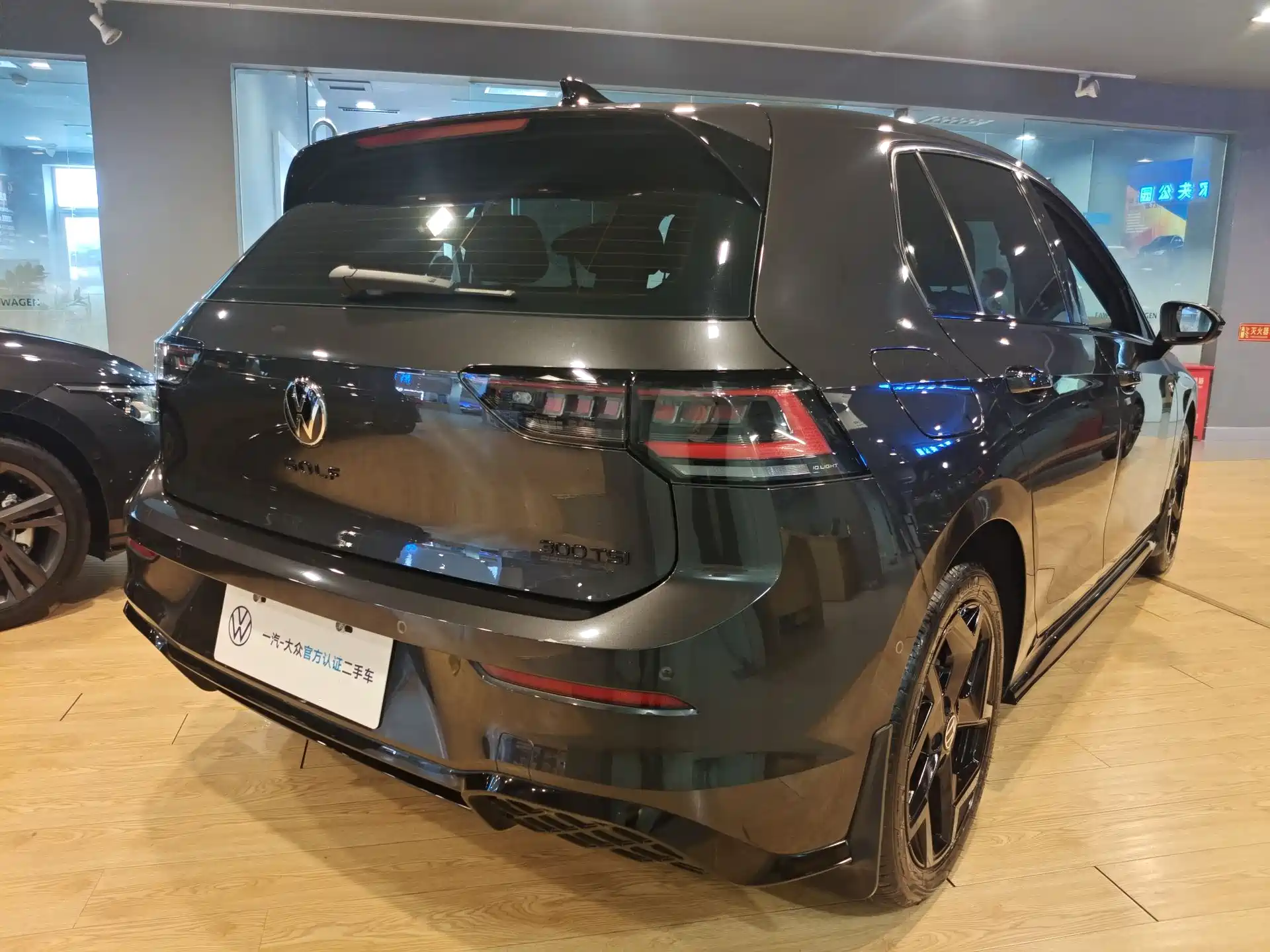 Фото 3 - Volkswagen Golf