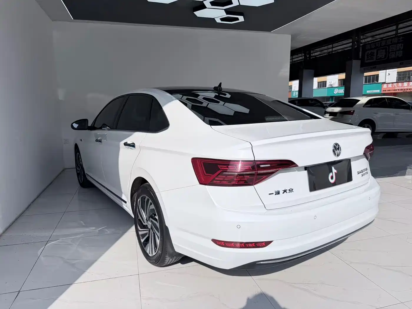 Volkswagen Sagitar 2022 280TSI DSG Surpassing Edition фото 9