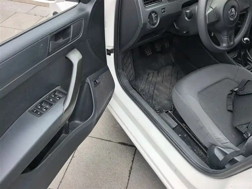 Volkswagen Santana 2015 1.6L Manual Trend Edition фото 16