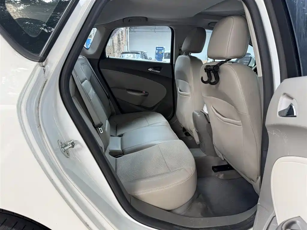 Buick Excelle 2012 XT 1.6L Automatic Fashion Edition фото 4