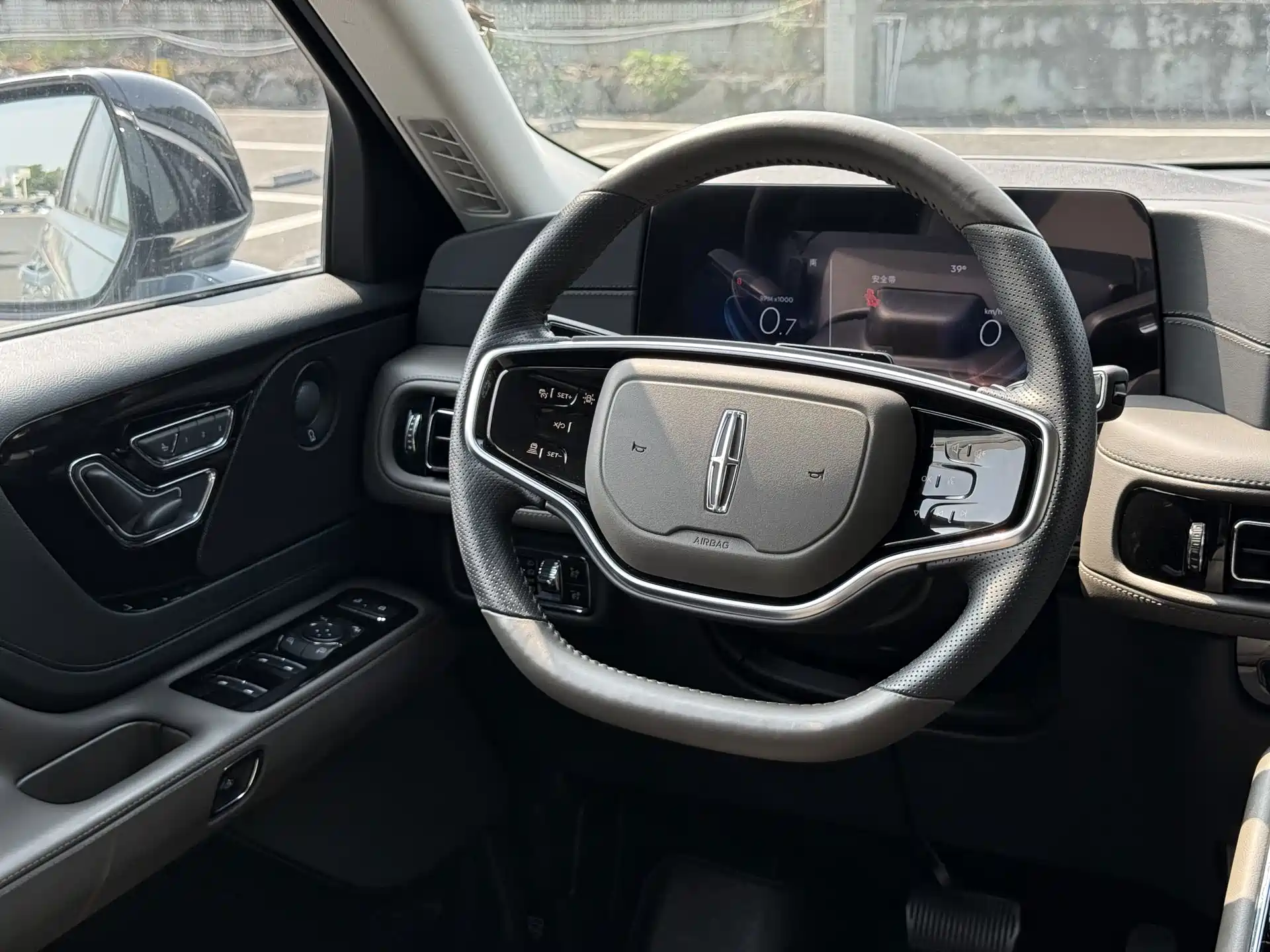 Photo 20 - Lincoln Aviator