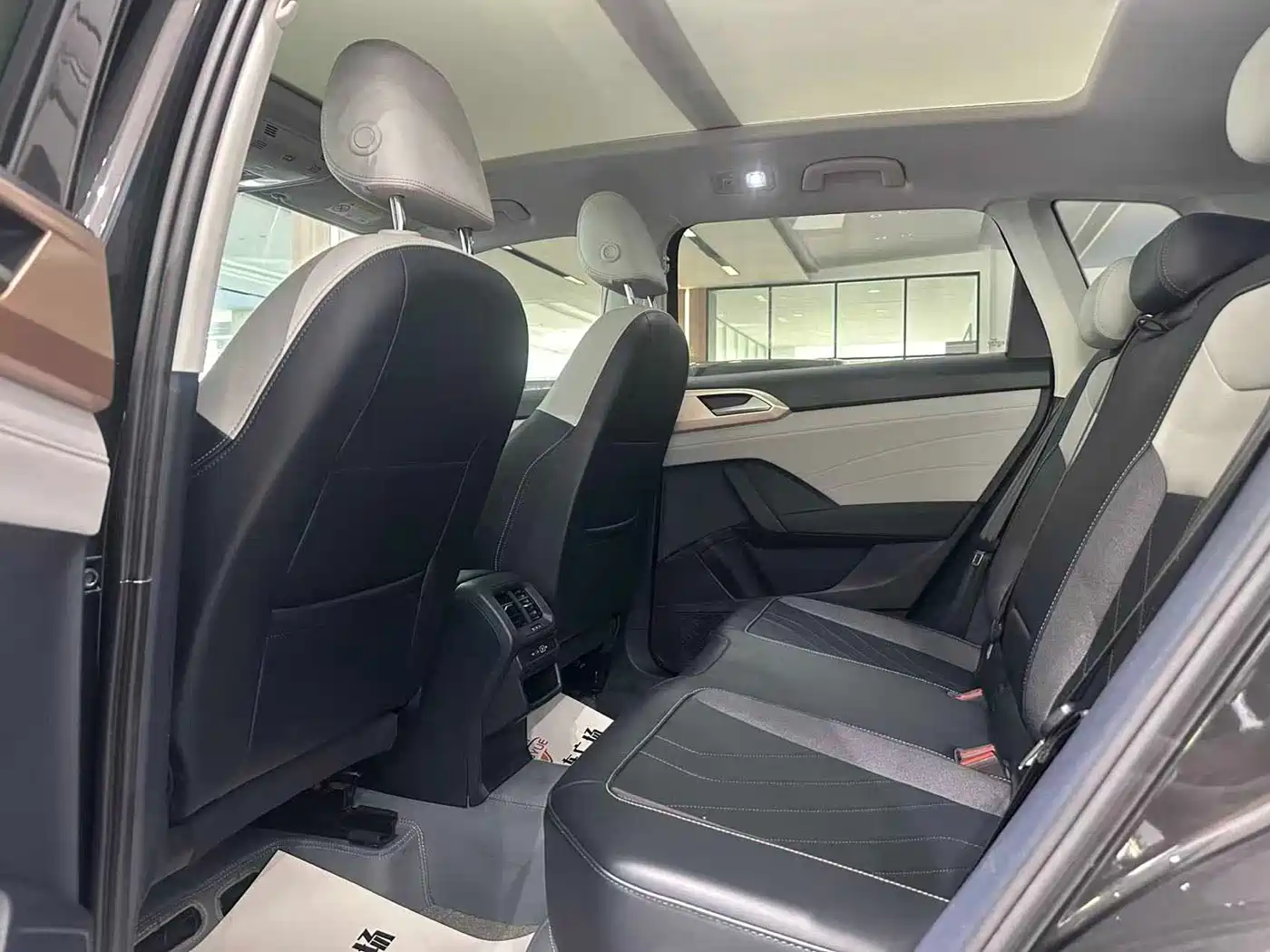 Volkswagen Tharu 2024 300TSI 2WD Full Moon Edition фото 8