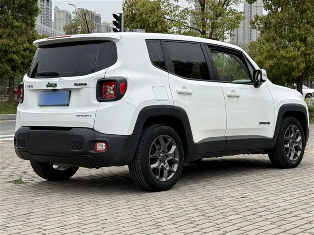 Jeep Renegade 2019 2018 Connected Large Screen Edition 180T Automatic Kinetic+