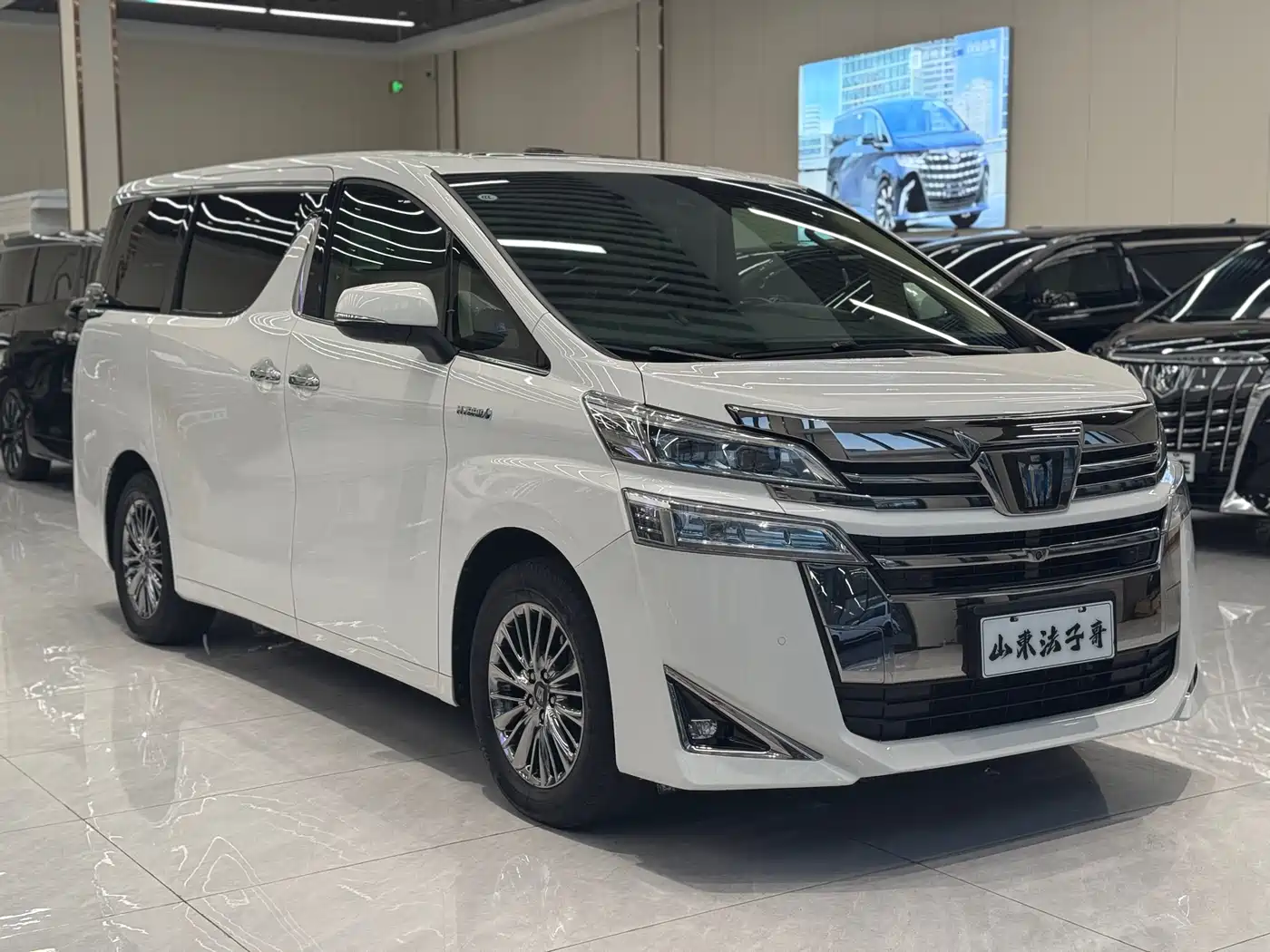 Toyota Vellfire 2023 Crown Hybrid 2.5L HV Premium фото 3