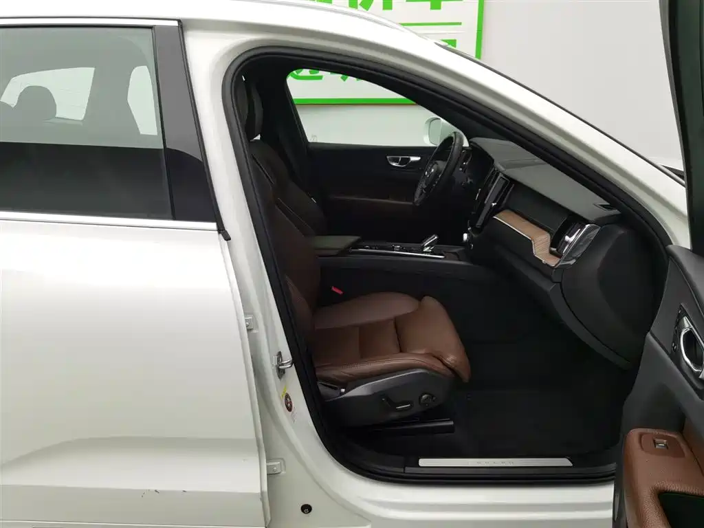 Volvo XC60 2022 B5 AWD Inscription фото 23