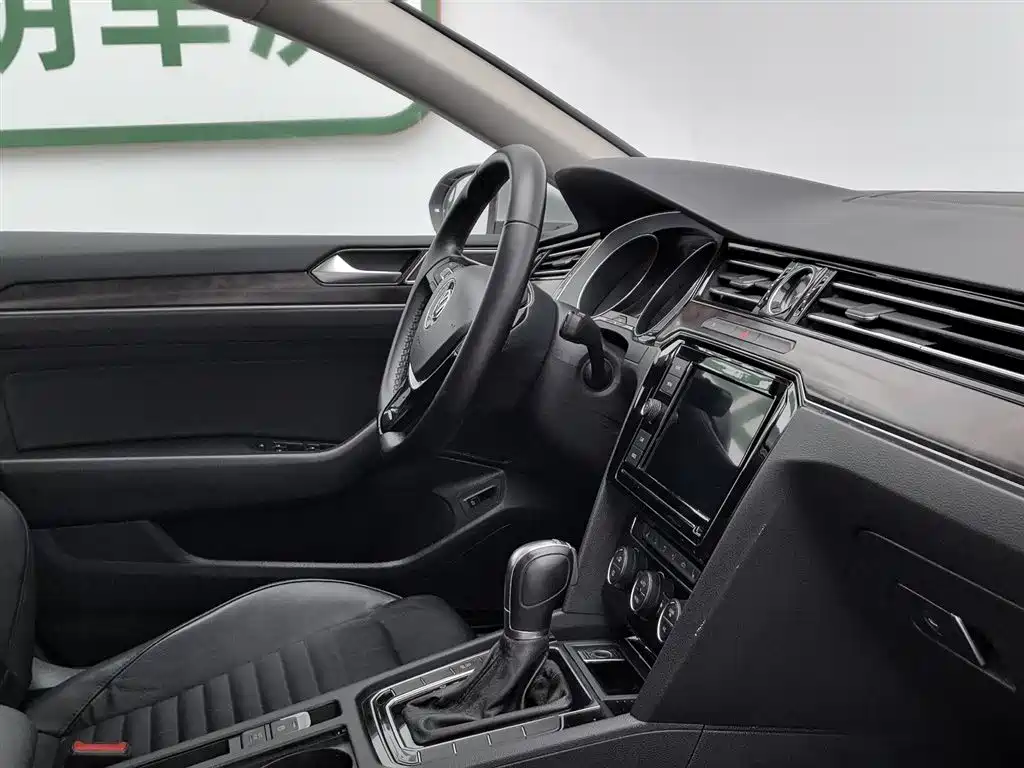 Volkswagen Magotan 2019 330TSI DSG Luxury Class China VI фото 22