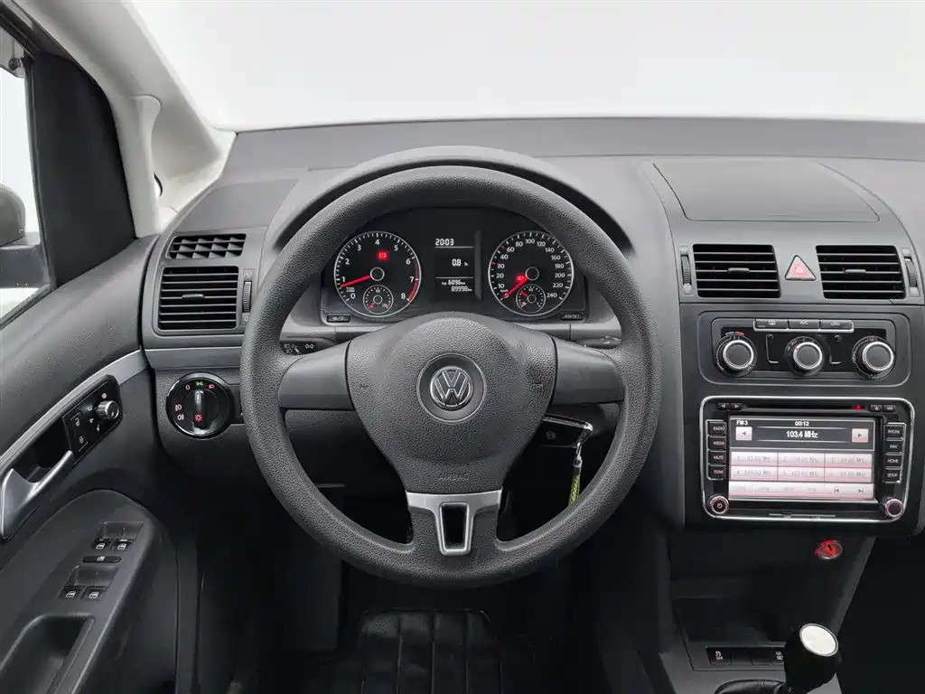 Volkswagen Touran 2015 1.4T Manual Trend Edition 5-seater фото 11
