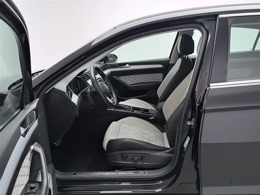 Volkswagen Magotan 2023 Model 2 Million Commemorative Edition 330TSI DSG Luxury фото 10