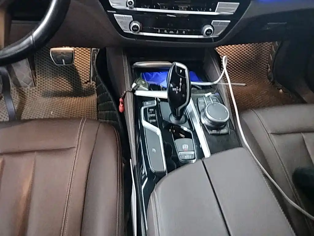 BMW 5 Series 2019 525Li M Sport Package фото 14