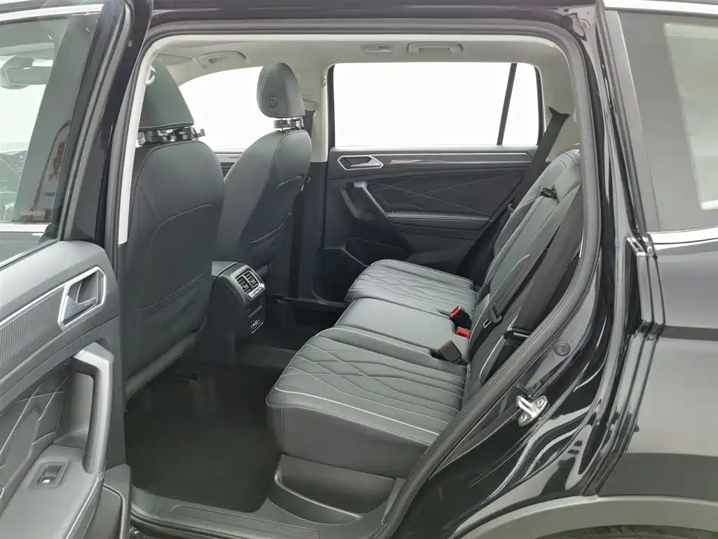 Volkswagen Tiguan L 2024 Outstanding 330TSI Auto 2WD R-Line Dragon Glory Edition фото 15