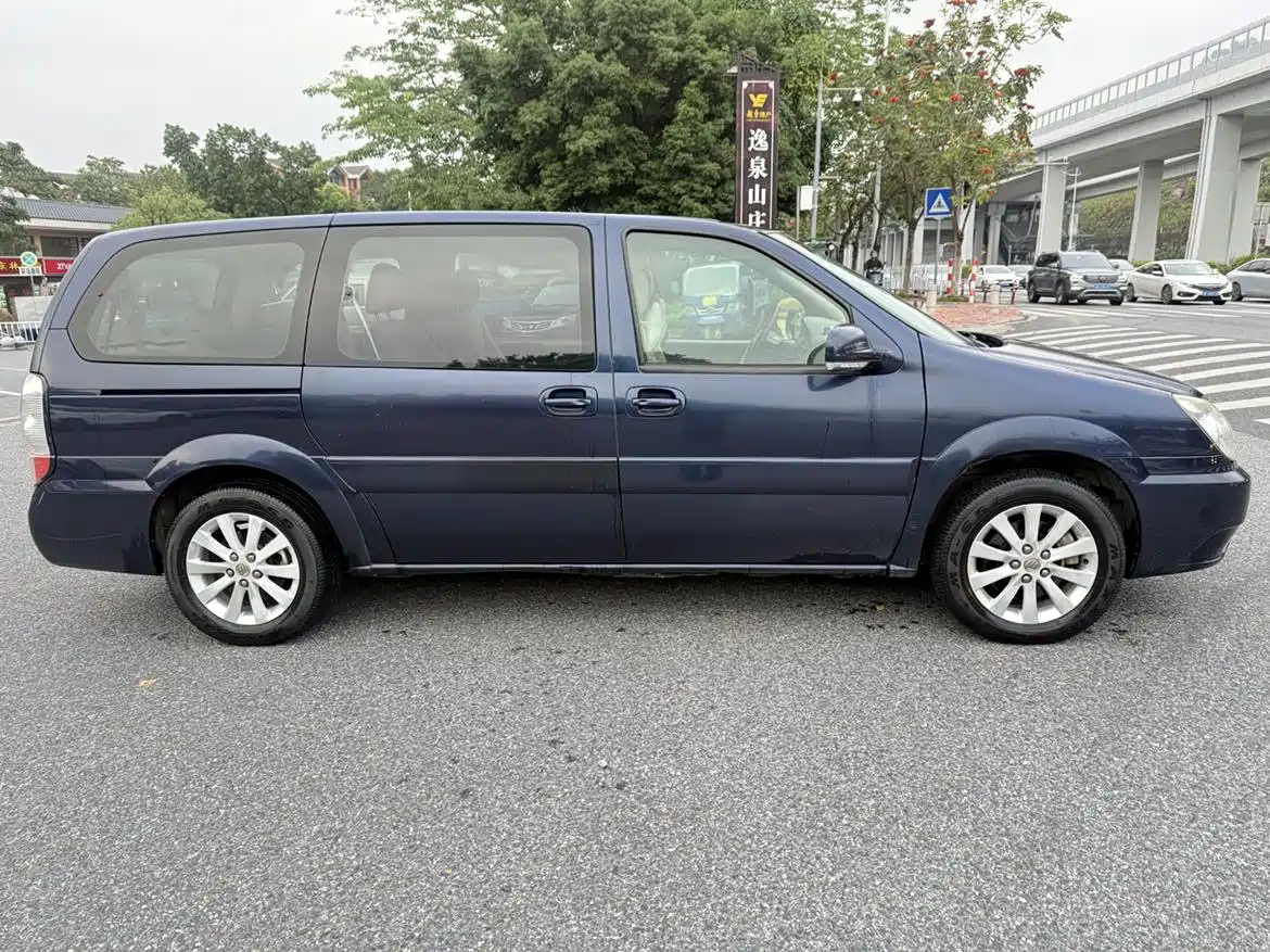 Фото 4 - Buick GL8