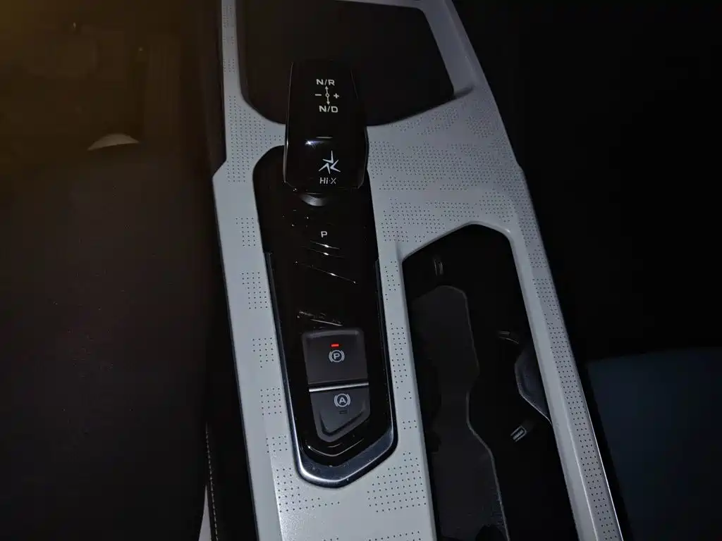 صورة 6 - Geely Emgrand L HiP