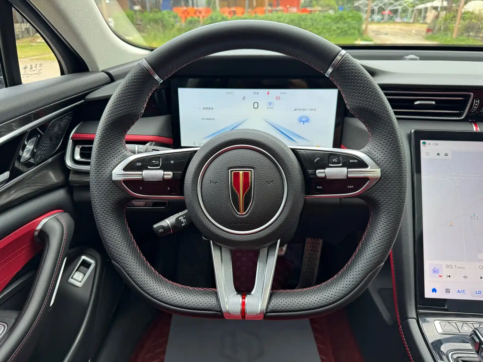 Фото 16 - Hongqi H6