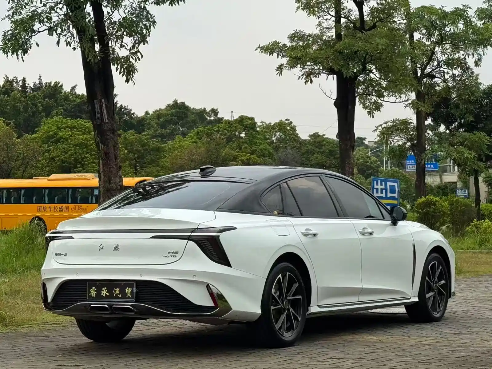 Фото 6 - Hongqi H6